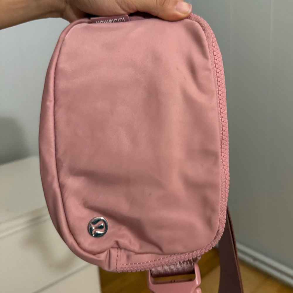 Lululemon 1L belt bag